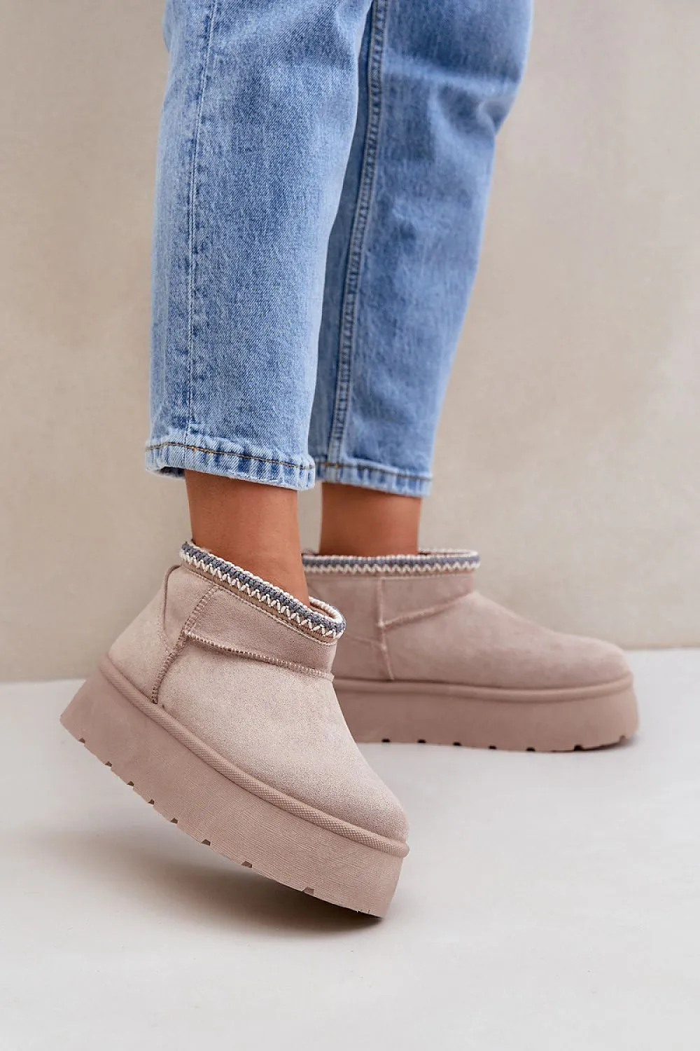 Stylish embroidery insulated snow boots